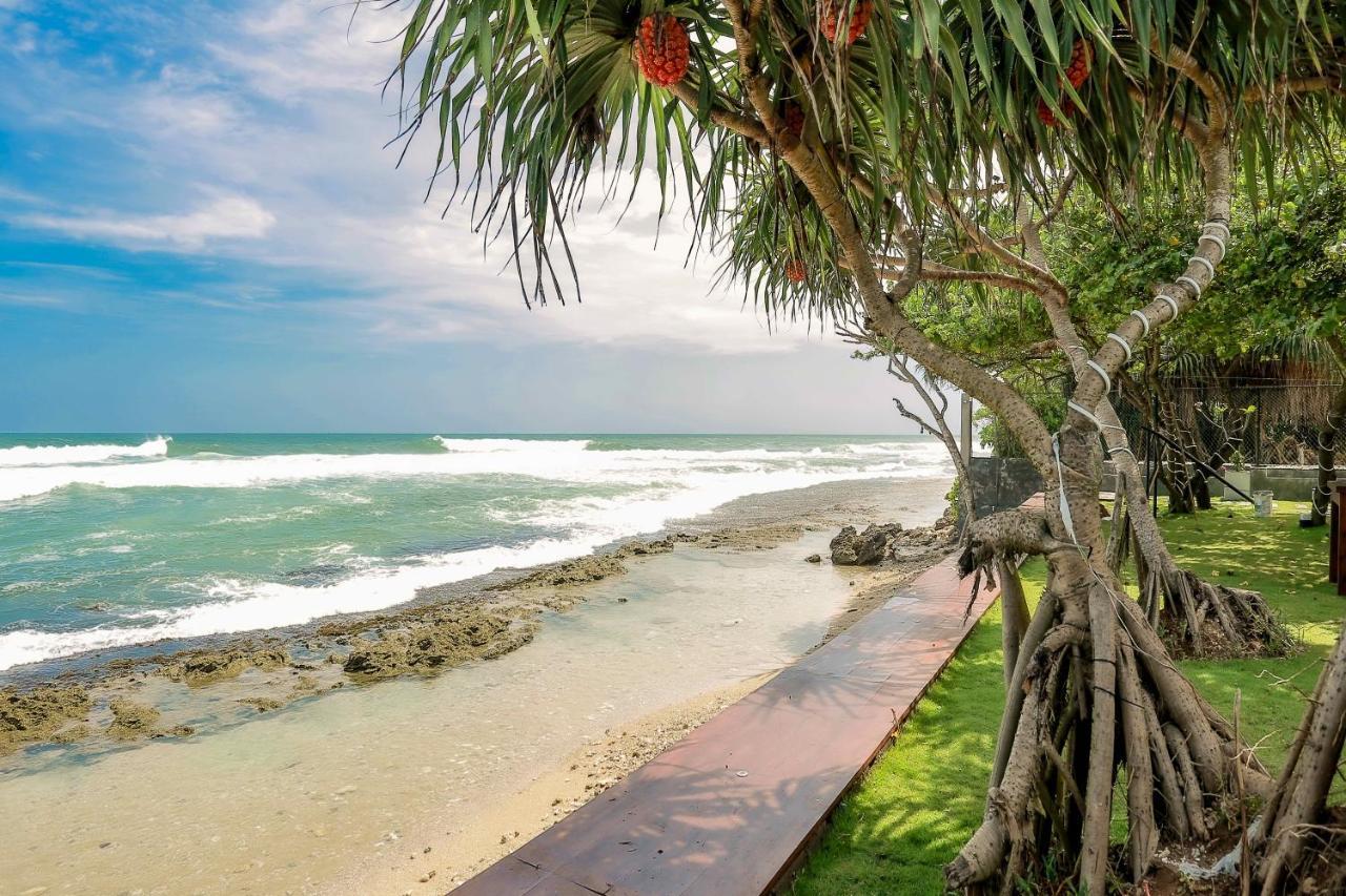 Beach & Bliss Mirissa Hotel Exterior photo